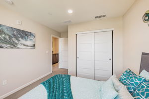028_25899 Dollar St Hayward