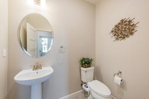 039_25899 Dollar St Hayward