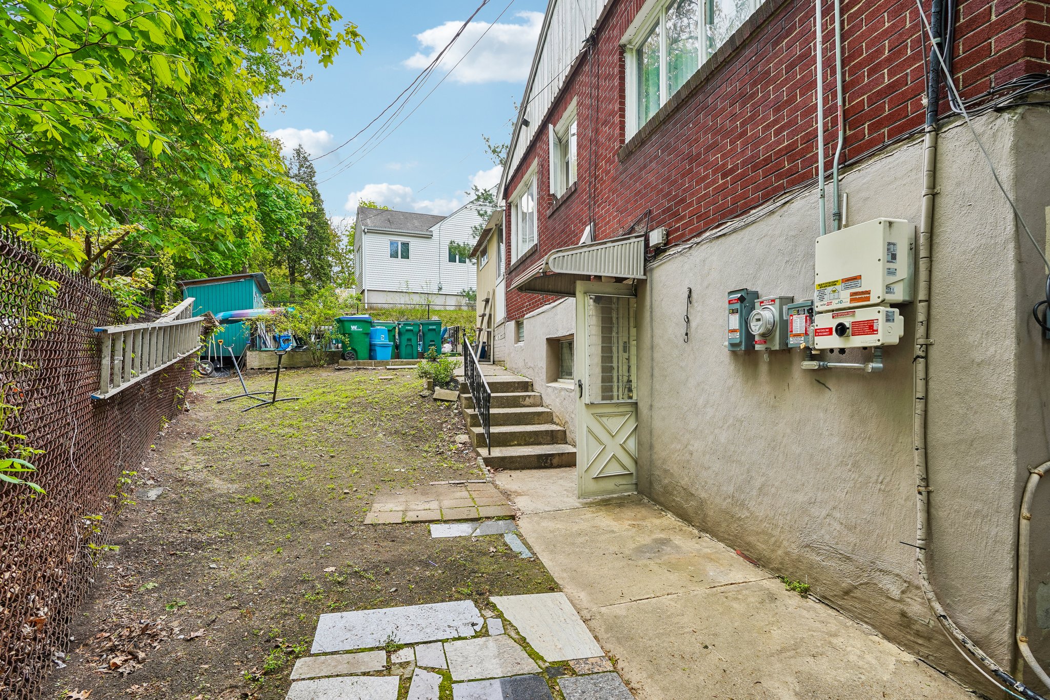 Forest St-S1205-035.jpg