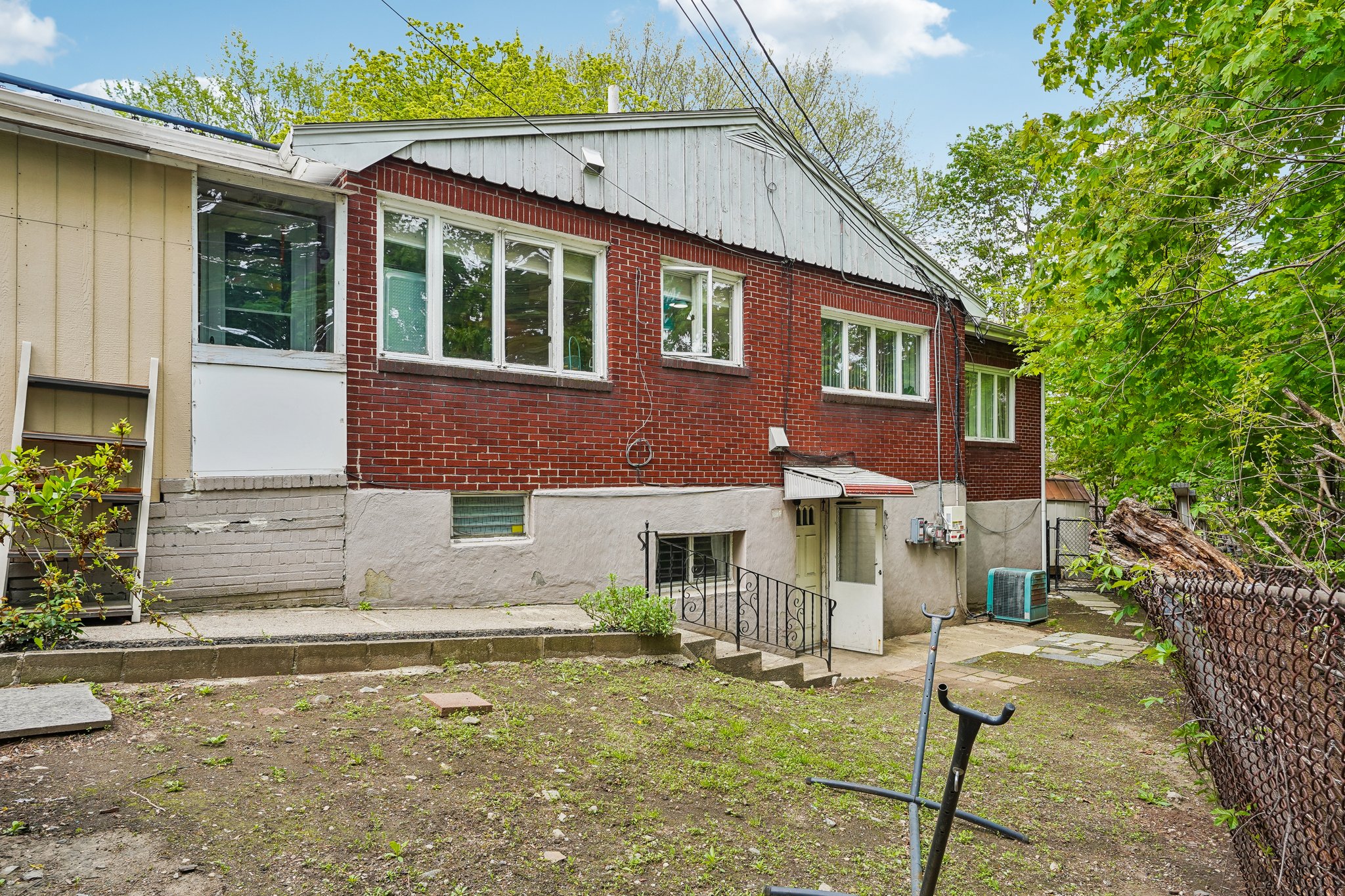 Forest St-S1205-037.jpg