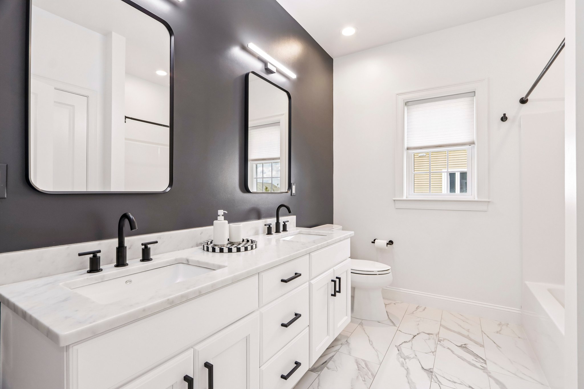 Oakwood Ave-S2409-030.jpg