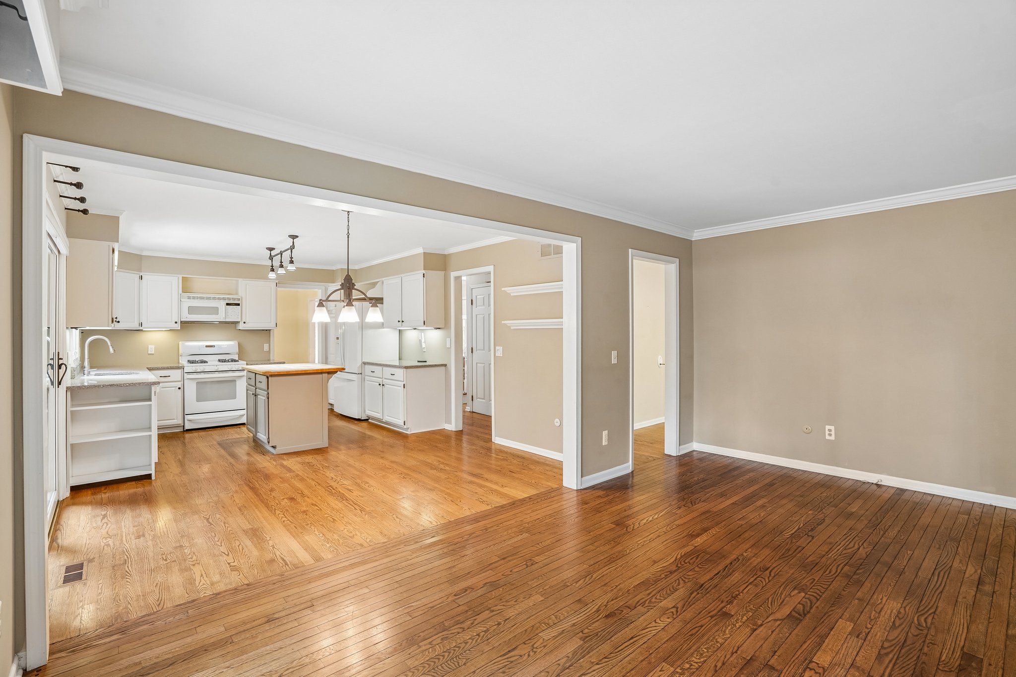 Hunt Club Blvd-S2207-012.jpg