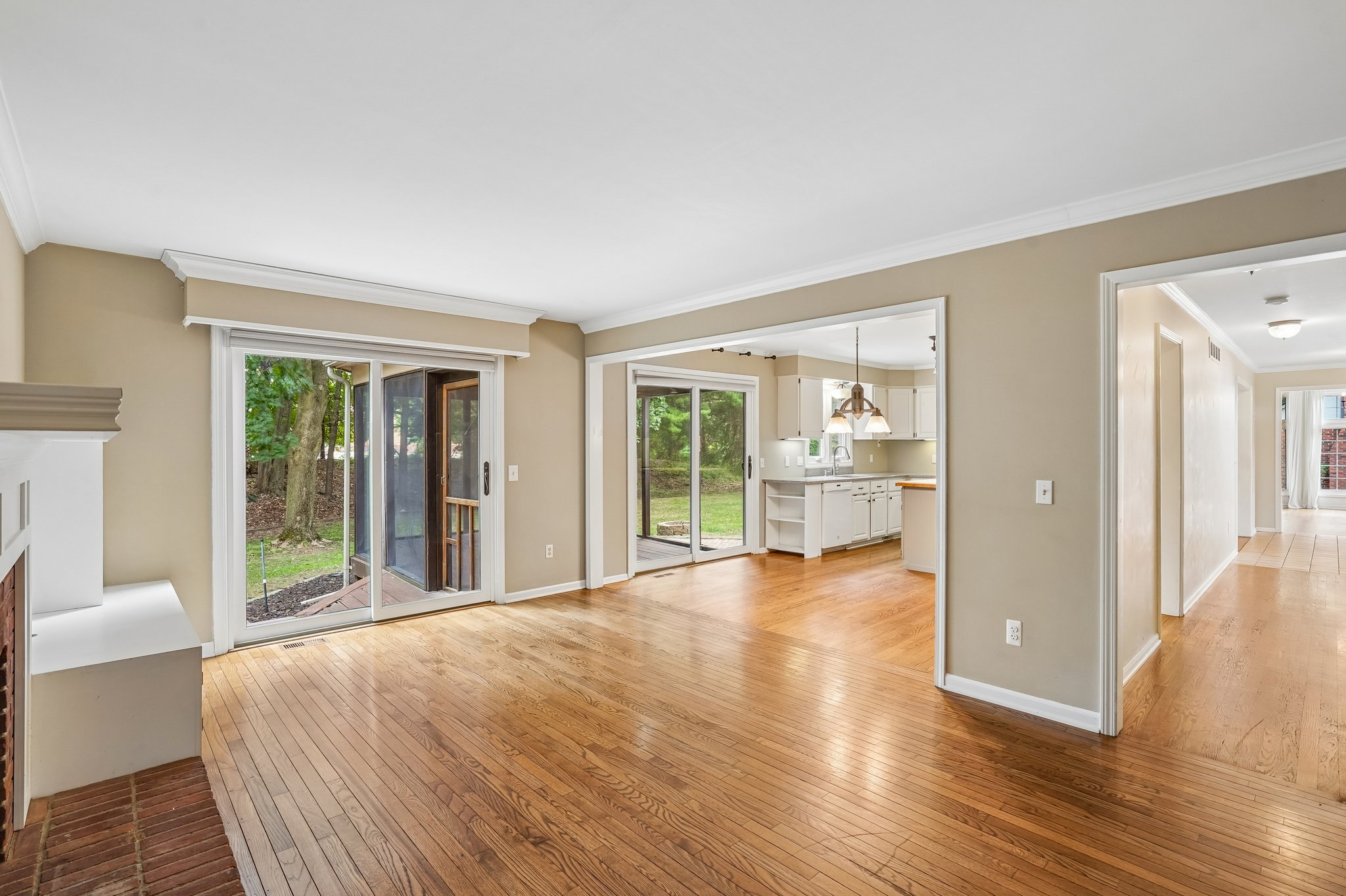 Hunt Club Blvd-S2207-013.jpg