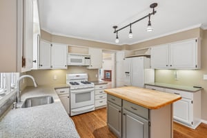 Hunt Club Blvd-S2207-019.jpg