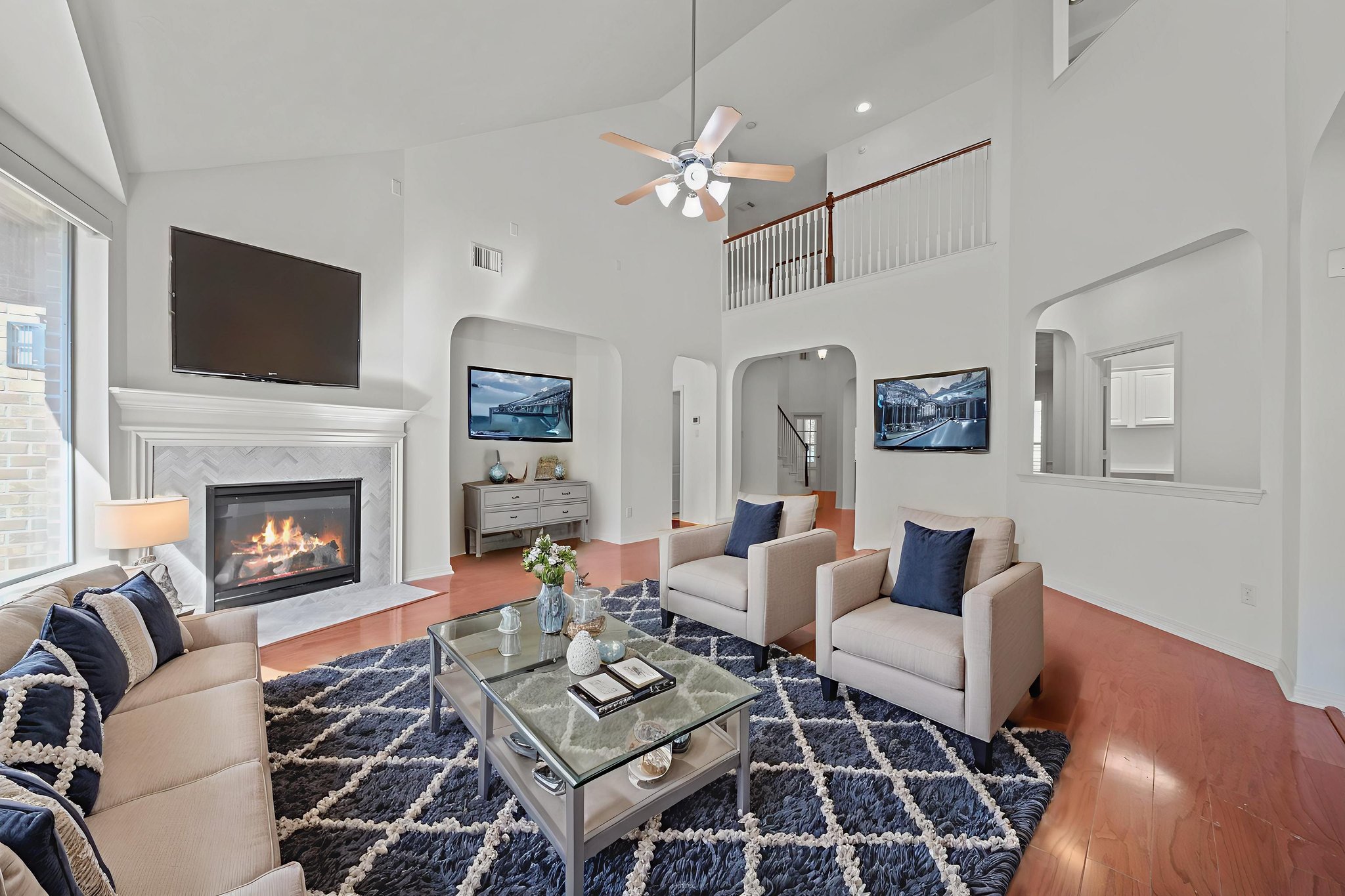 DSC00194 virtually staged.jpeg