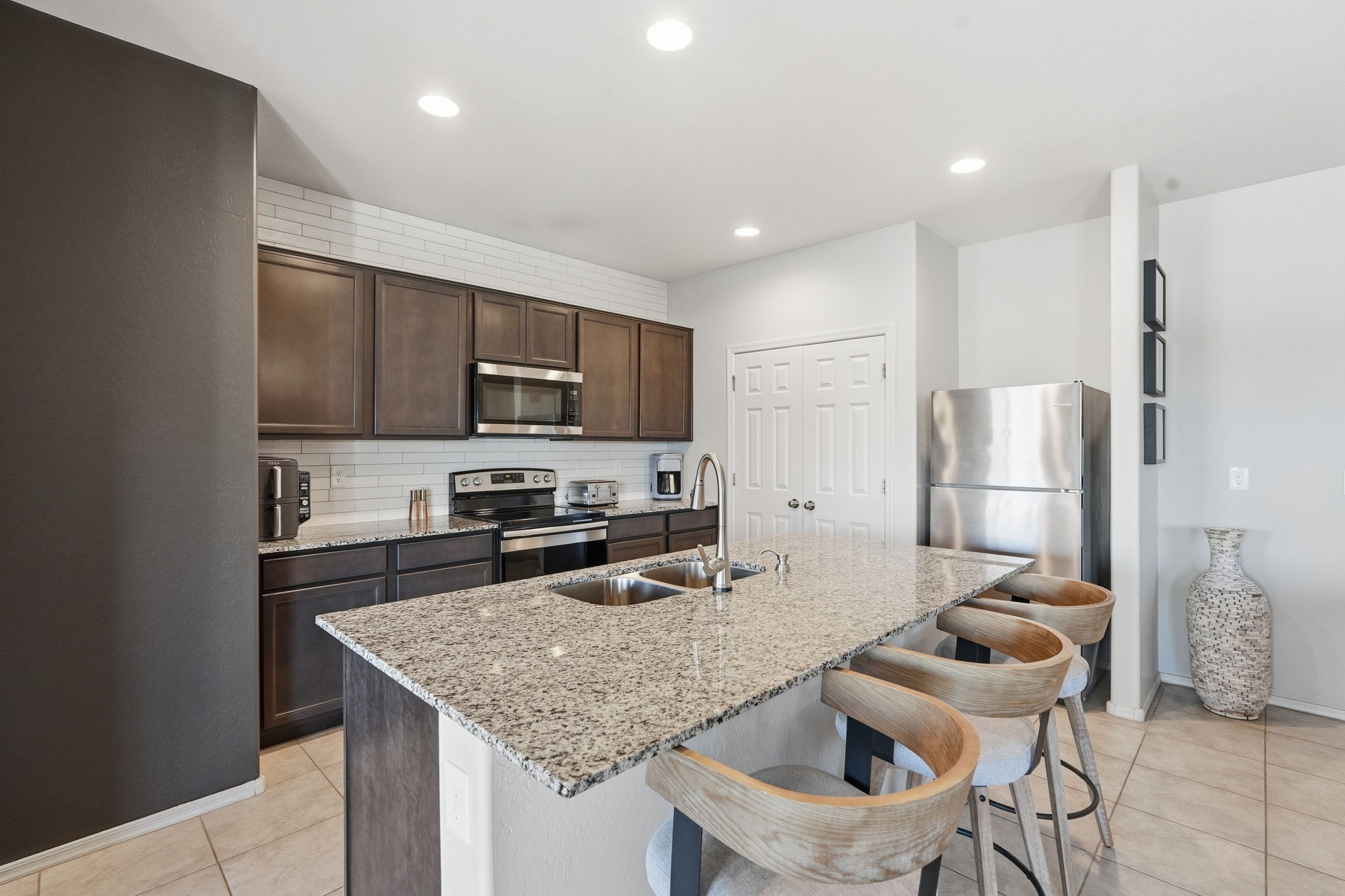 Kitchen with breakfast bar at island