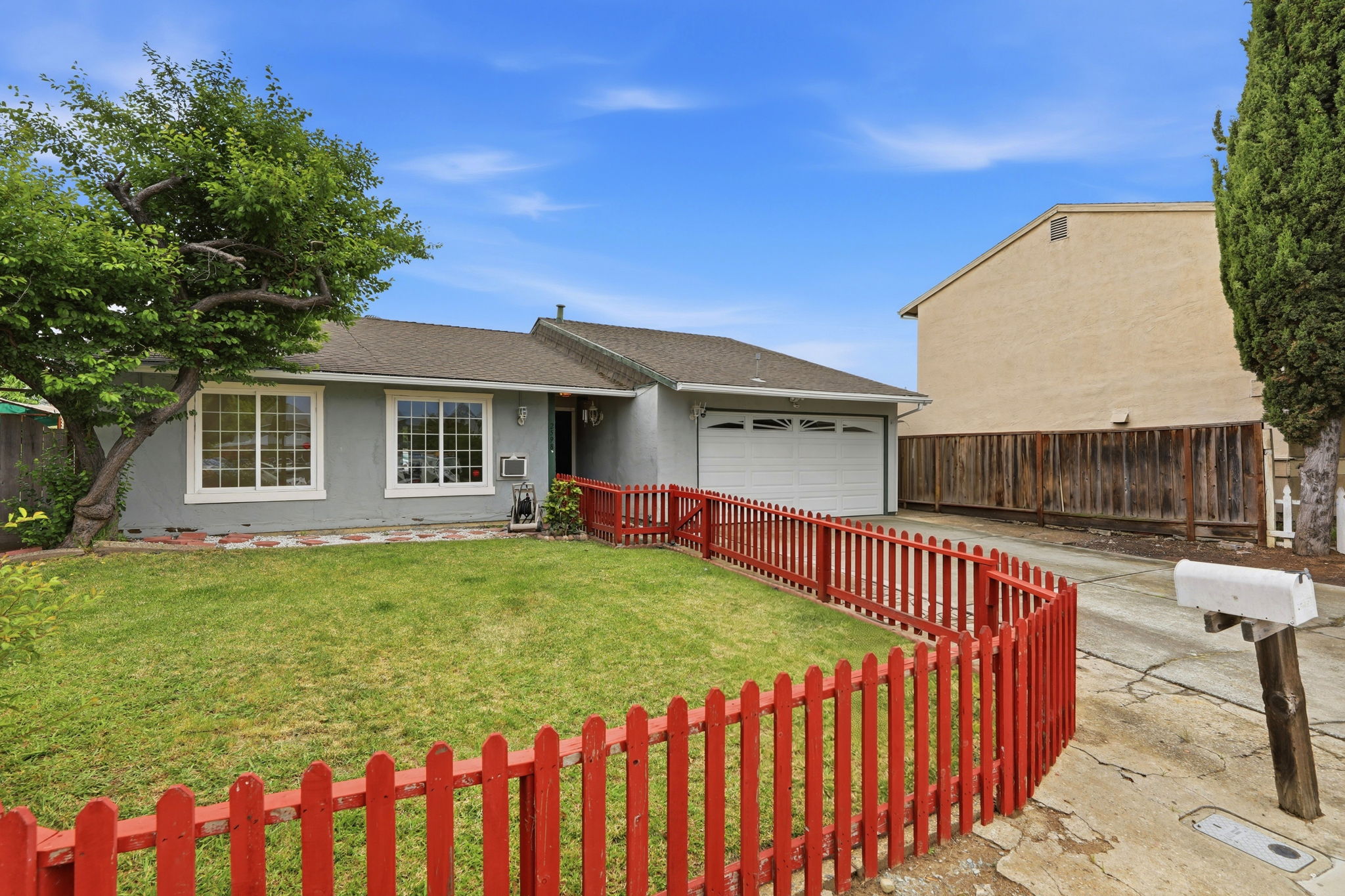 003_F8_2598 Sierra Vista Ct