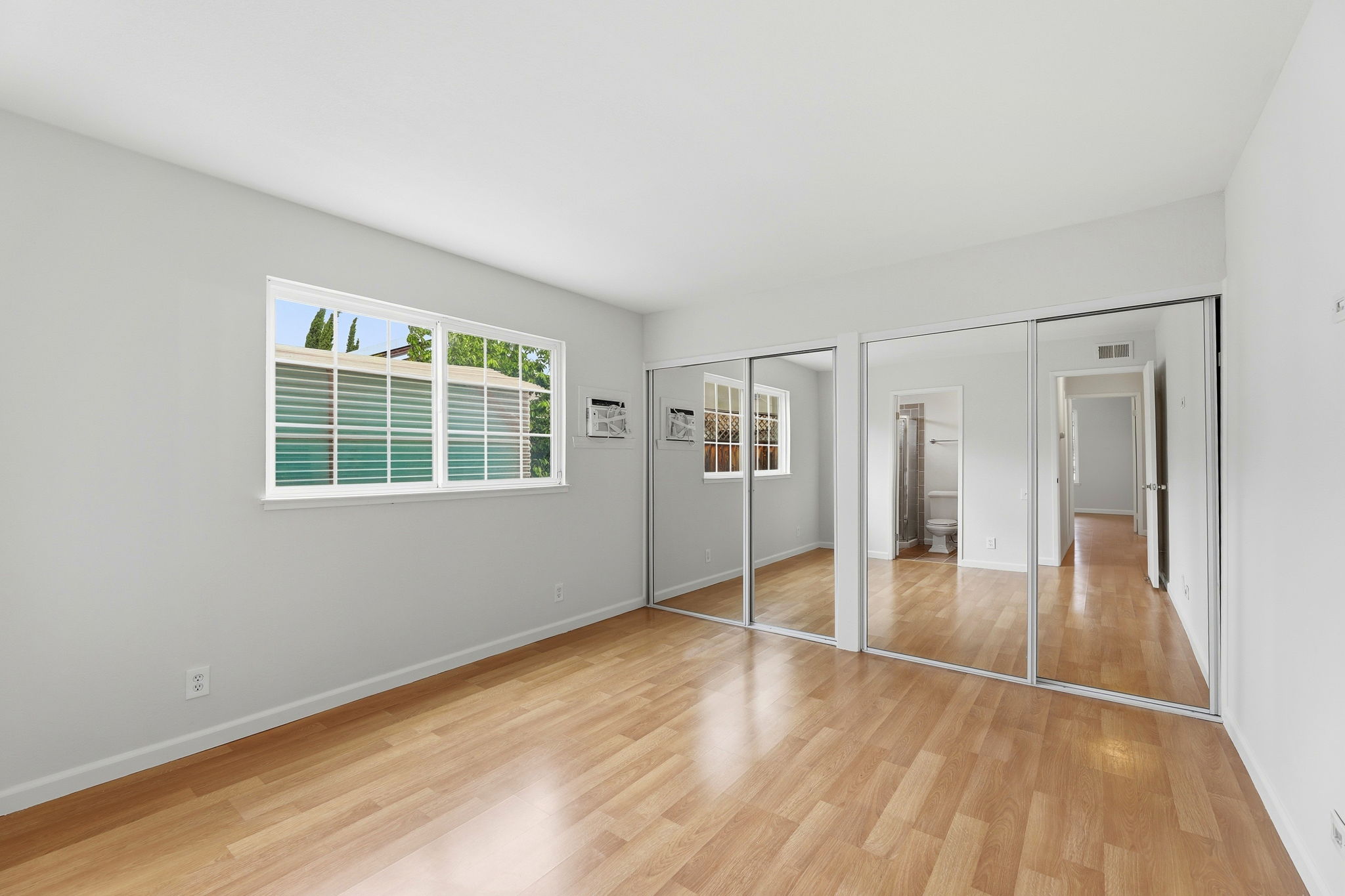 016_F8_2598 Sierra Vista Ct