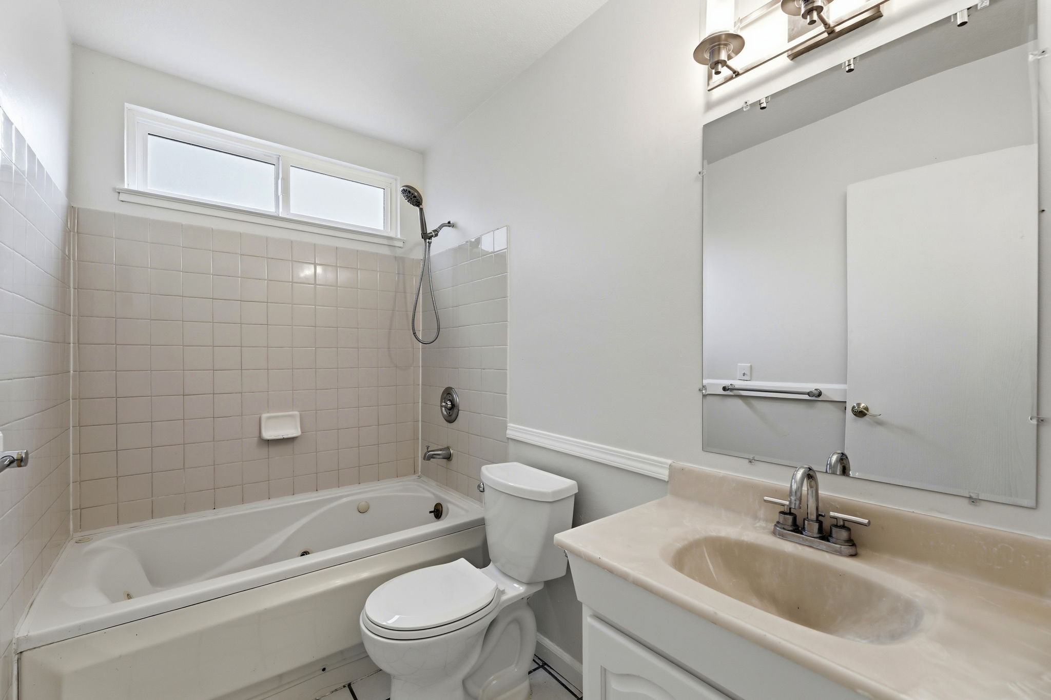 022_F8_2598 Sierra Vista Ct