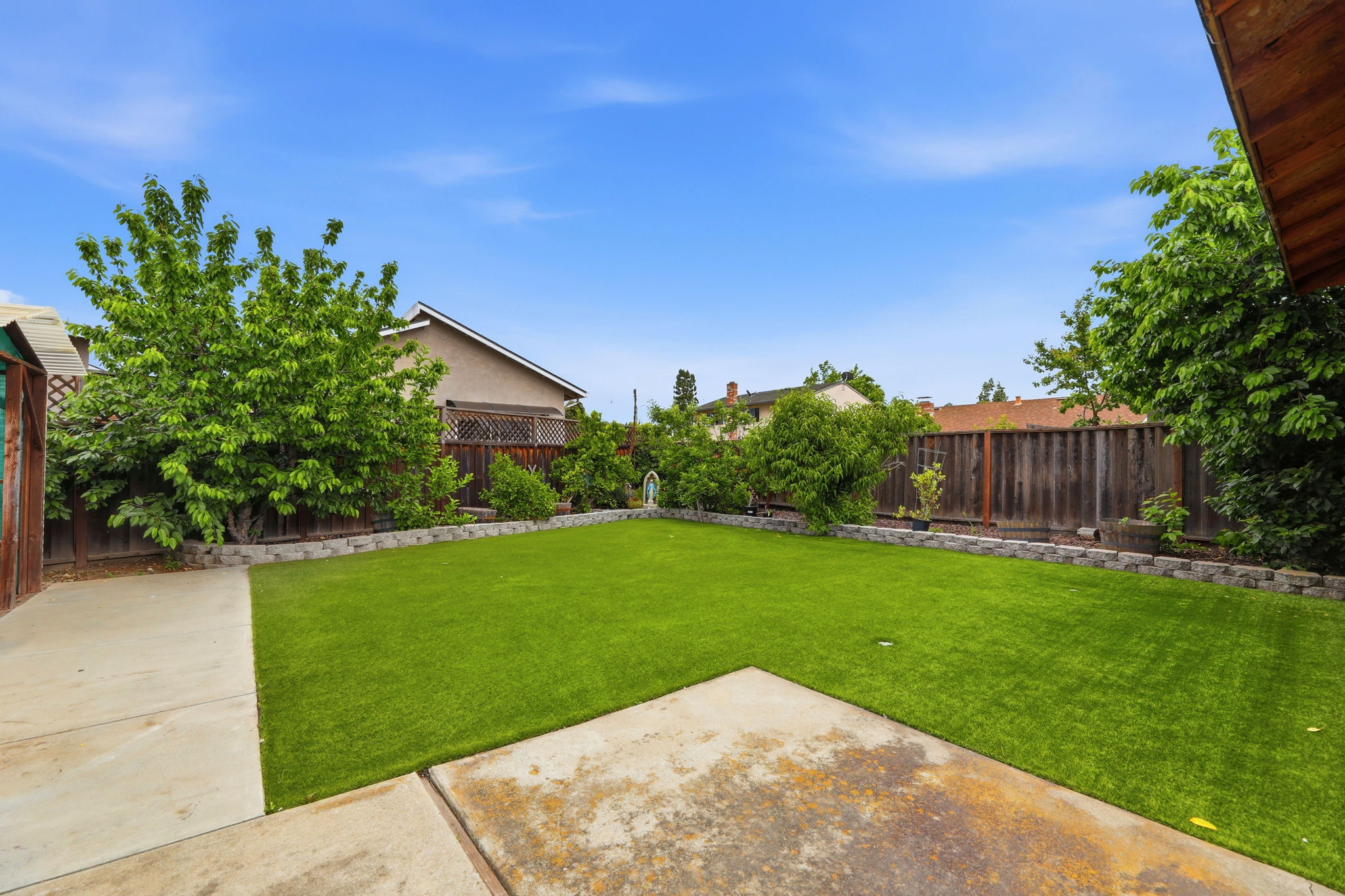 027_F8_2598 Sierra Vista Ct