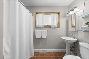  Photo 24