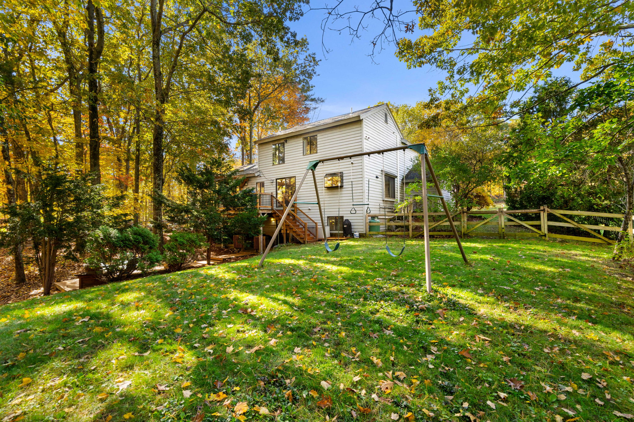 26 Colony Brook Ln, Derry, NH 03038, USA Photo 41