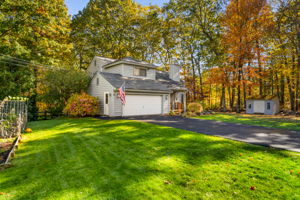 26 Colony Brook Ln, Derry, NH 03038, USA Photo 3