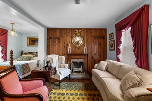 Sitting area w. Fireplace