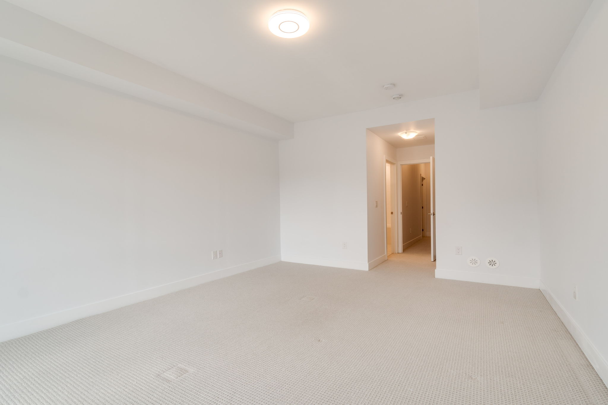 Toronto property showcase — delivered property photograph 14