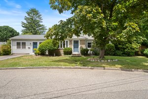 26 Griffith Dr, Riverside, RI 02915, USA Photo 1