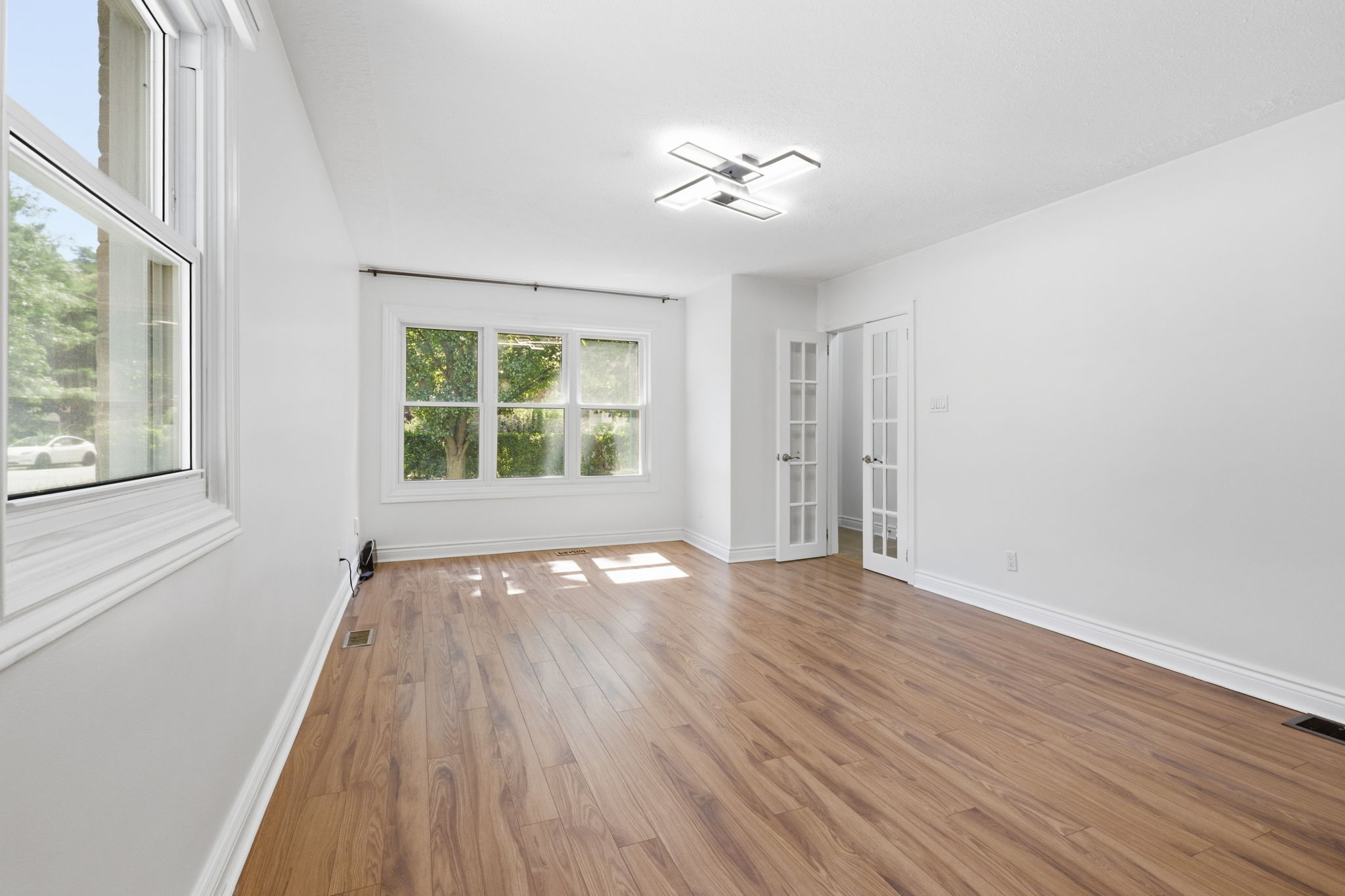 Property in Toronto — delivered property photograph 9