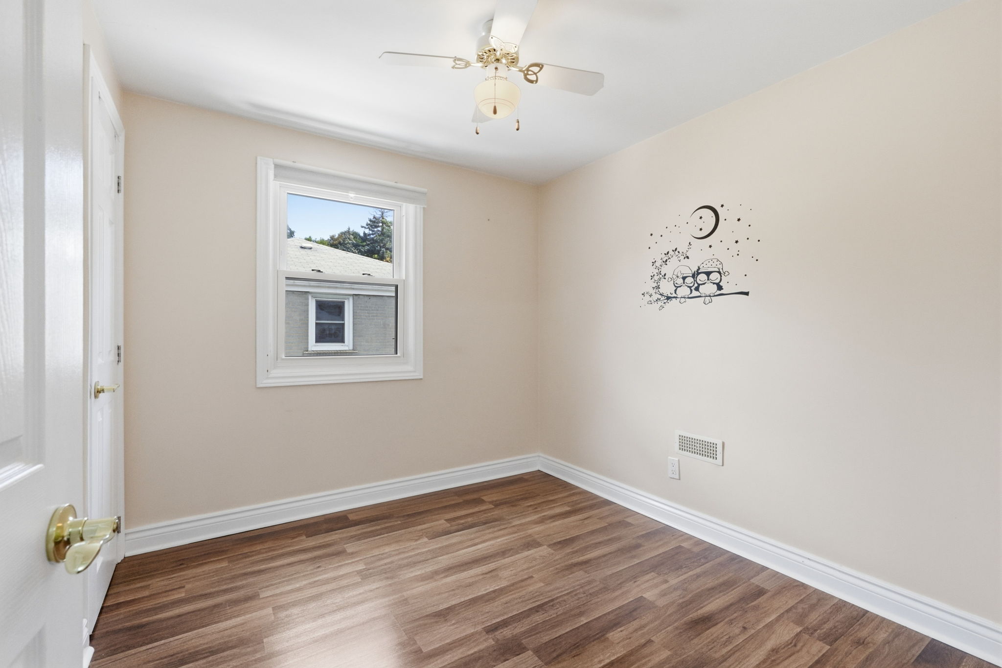 Property in Toronto — delivered property photograph 17