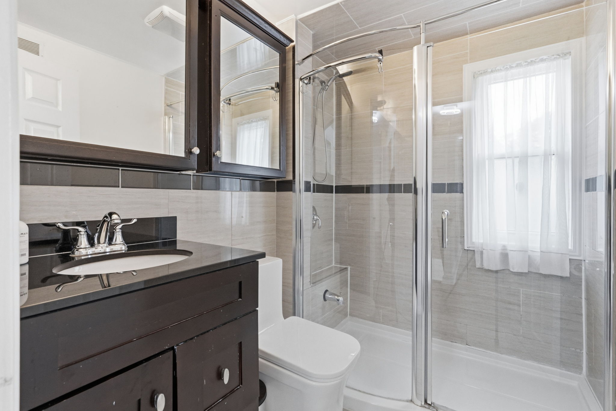 Property in Toronto — delivered property photograph 21