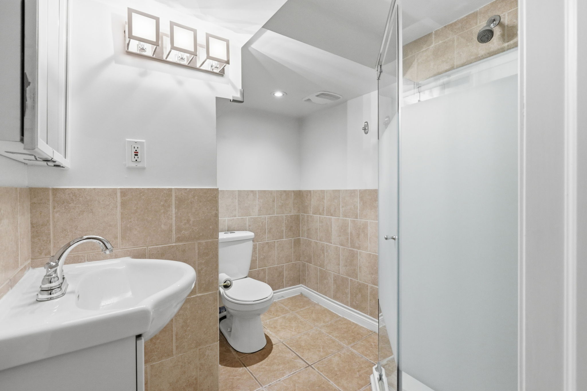 Property in Toronto — delivered property photograph 28