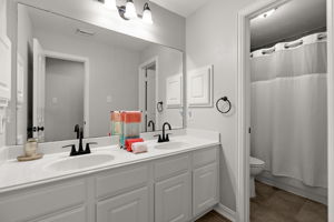  Photo 32