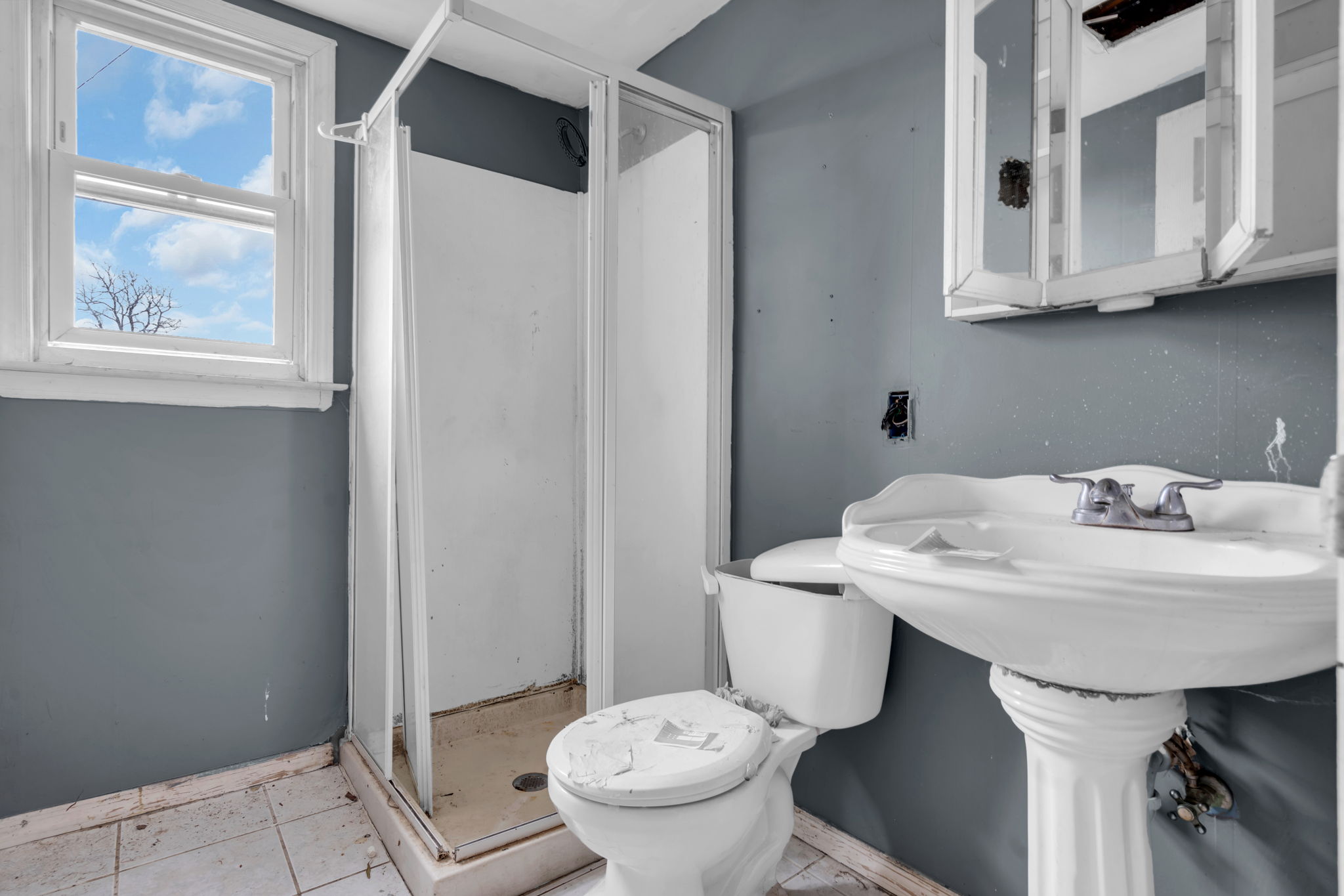 Full bathroom on upper level