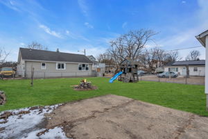 Spacious yard fenced in