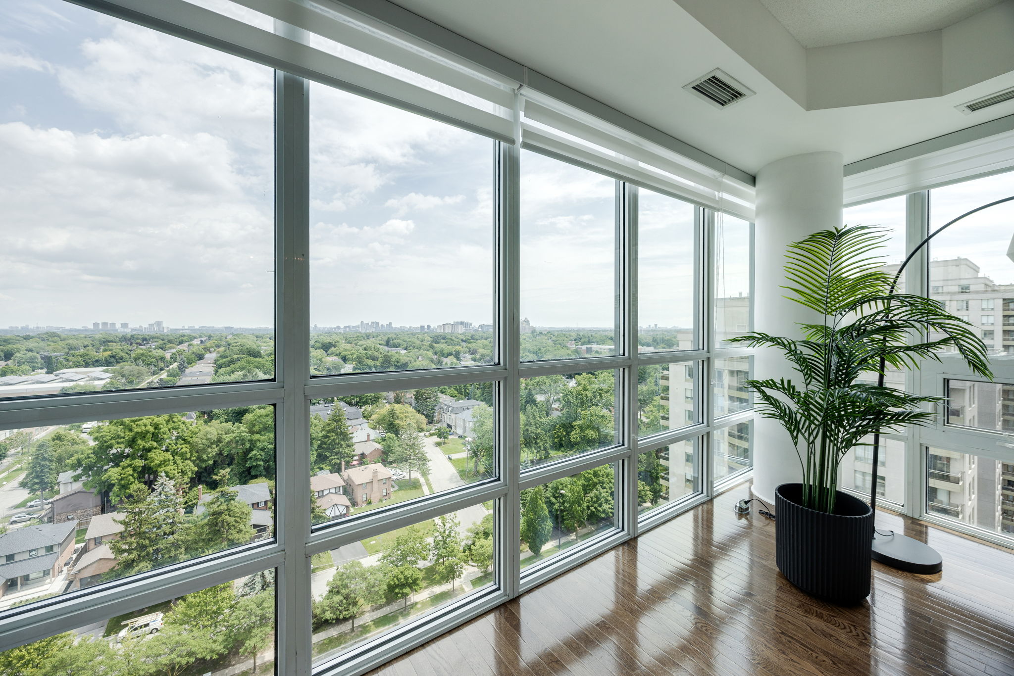 Toronto property showcase — delivered property photograph 8