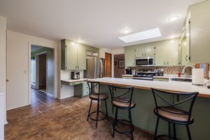 Kitchen/Breakfast Bar