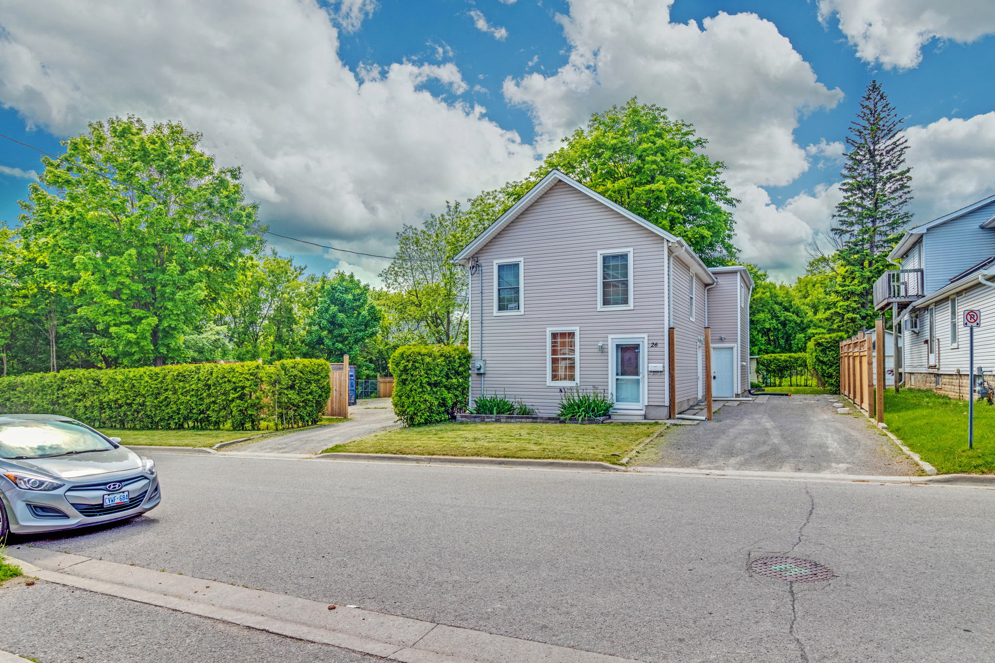 26 Whiting Ave, Oshawa, ON L1H 3T3, Canada Photo 3