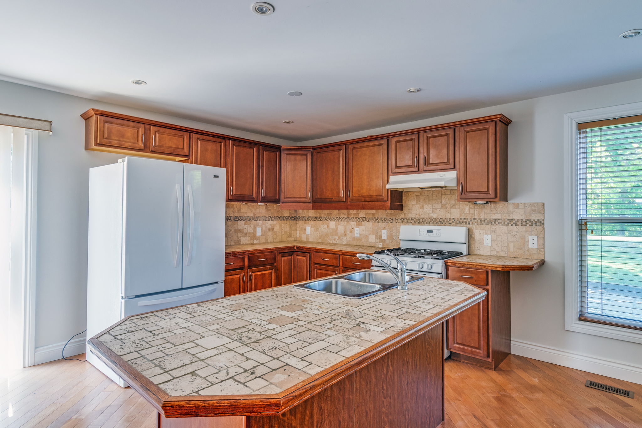 26 Whiting Ave, Oshawa, ON L1H 3T3, Canada Photo 19