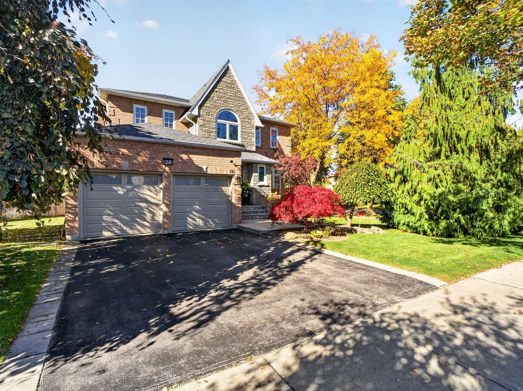 26 Worth Blvd Vaughan, ON L4J 7S9