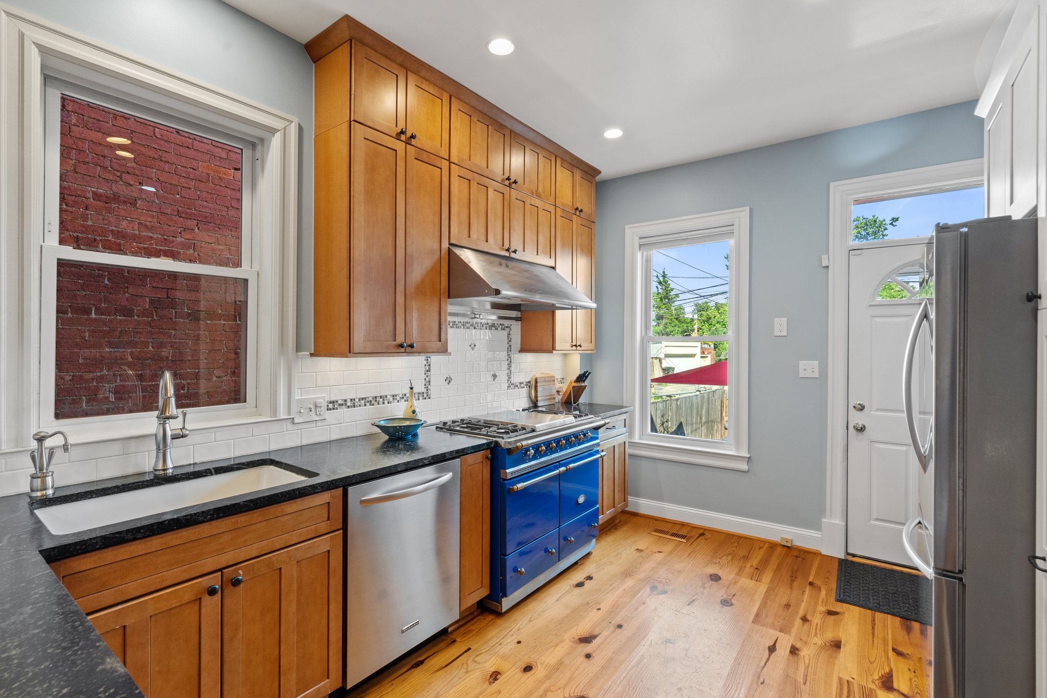 260 15th St SE, Washington, D.C., DC 20003, USA Photo 17
