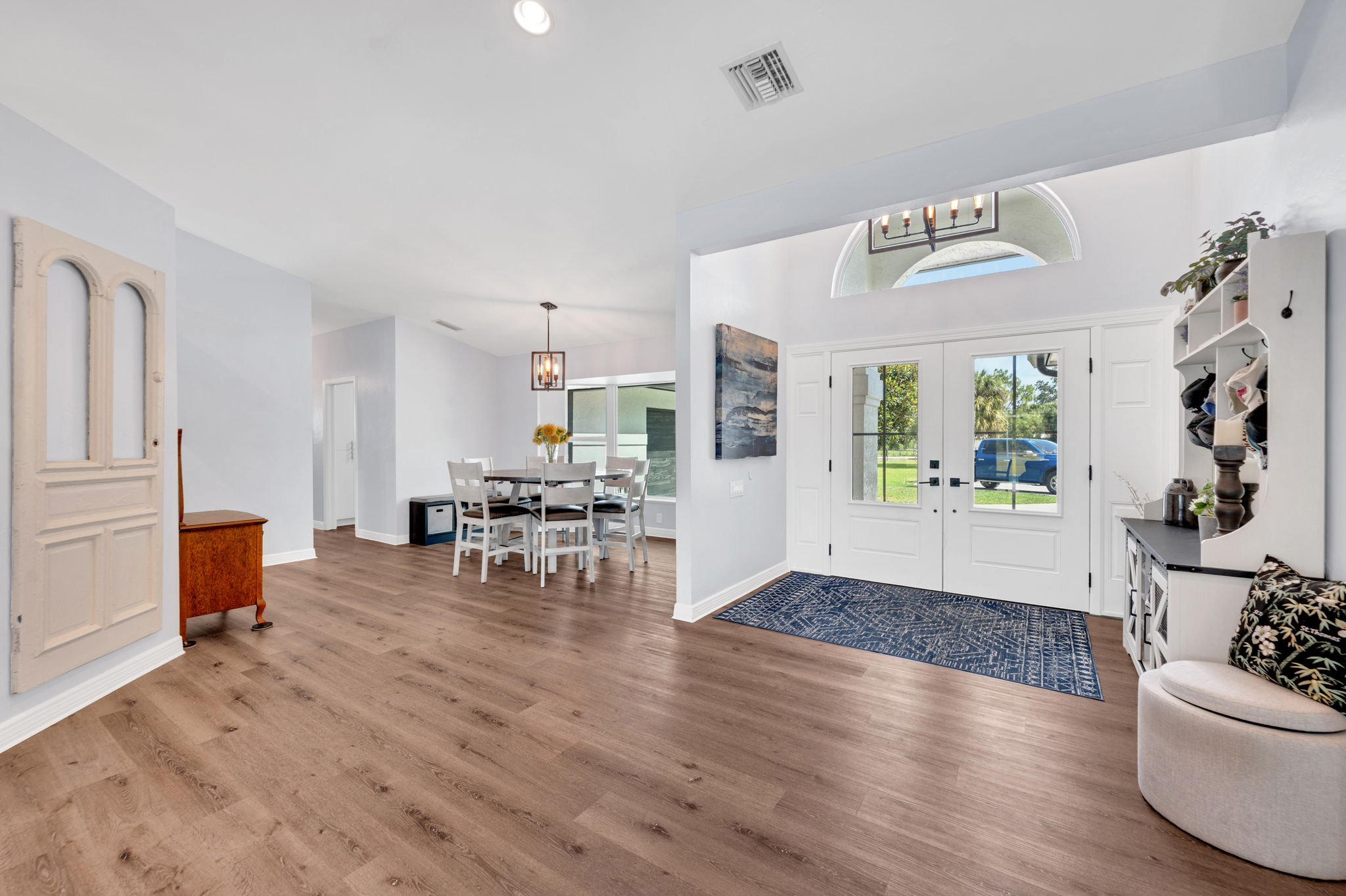 Foyer - Dining
