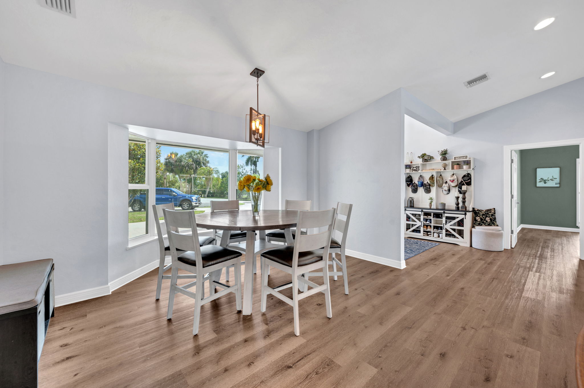 Dining - Foyer