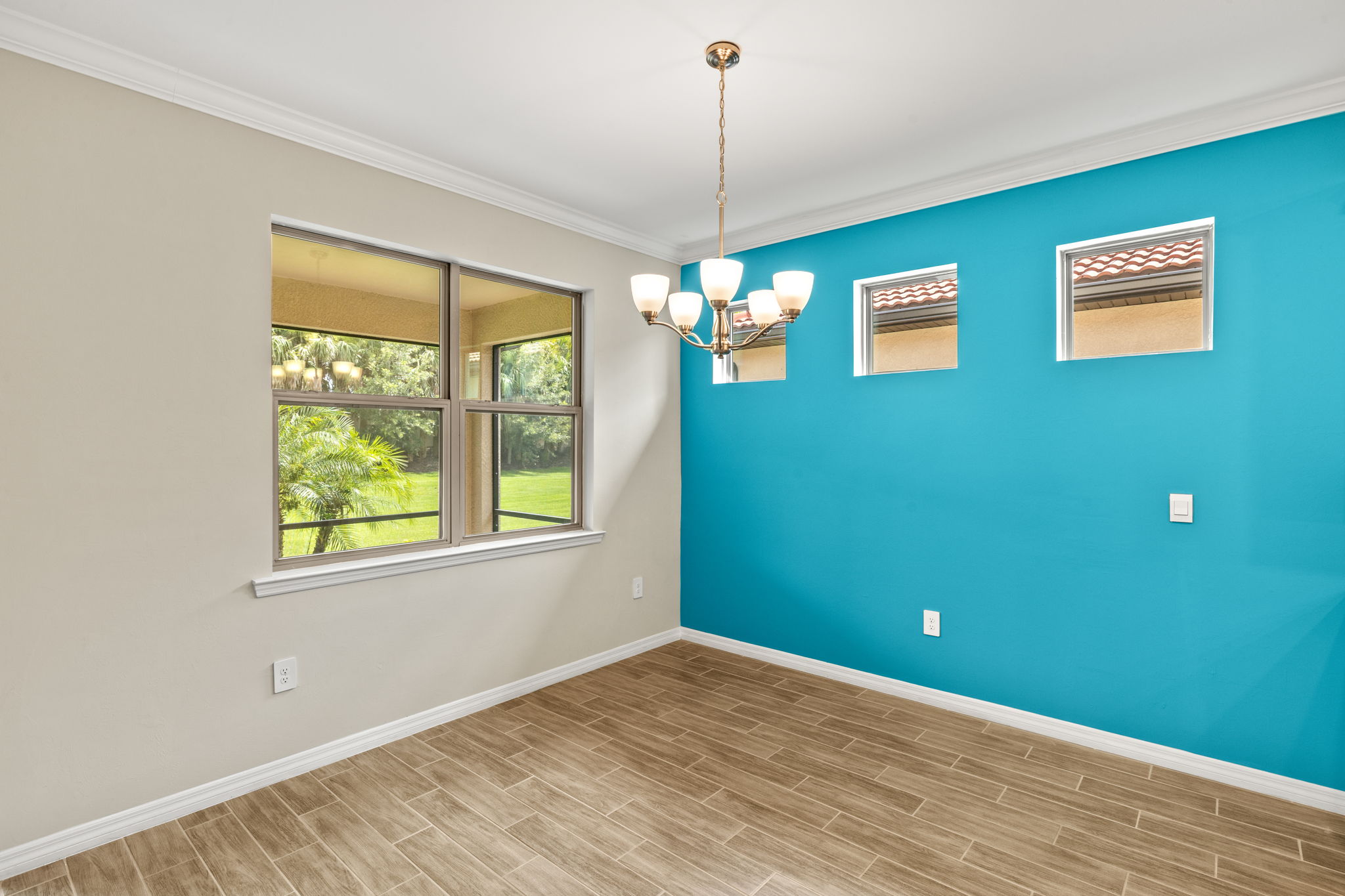 Dining Room 1 of 3
