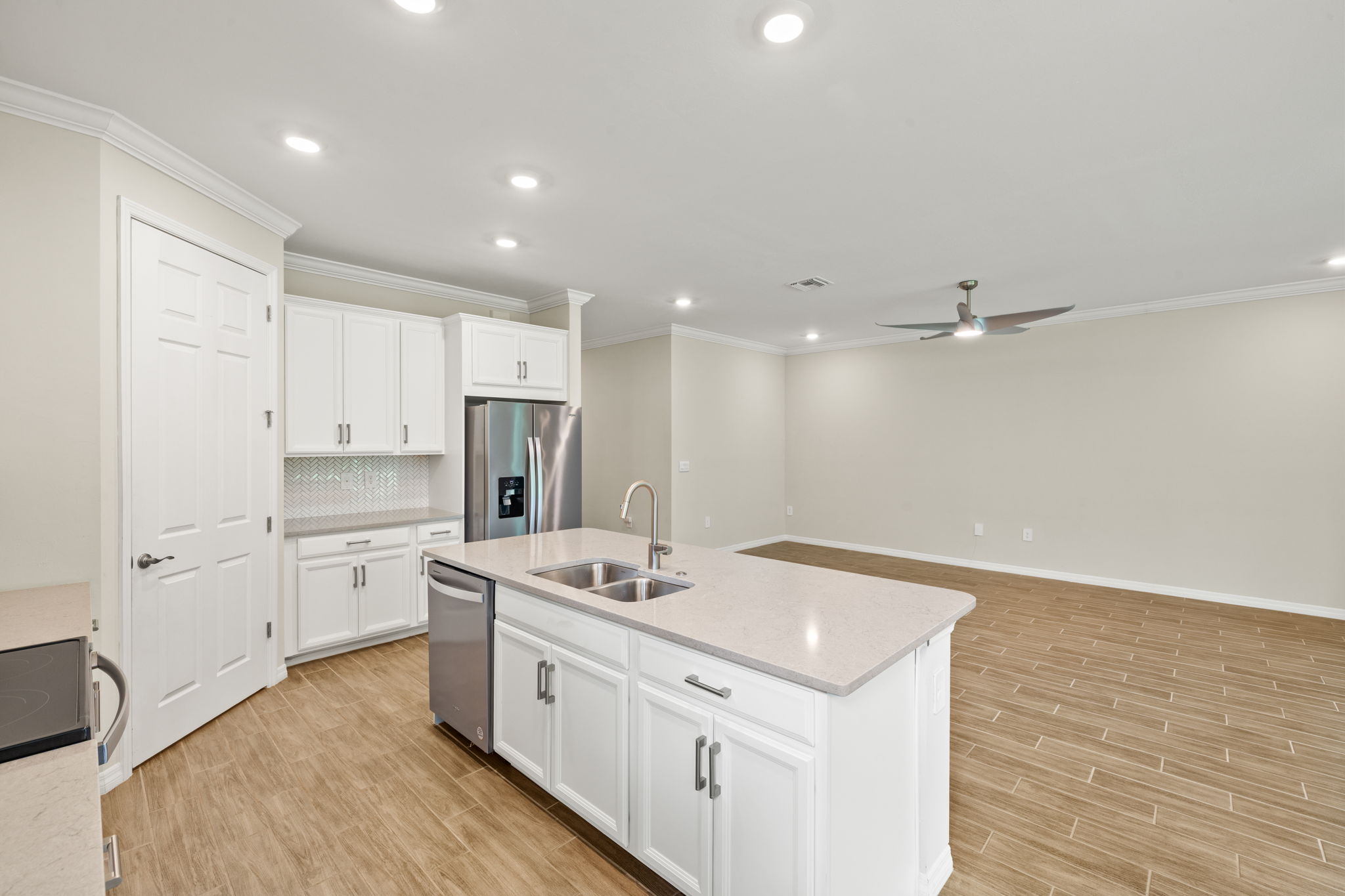 Kitchen 2 of 3