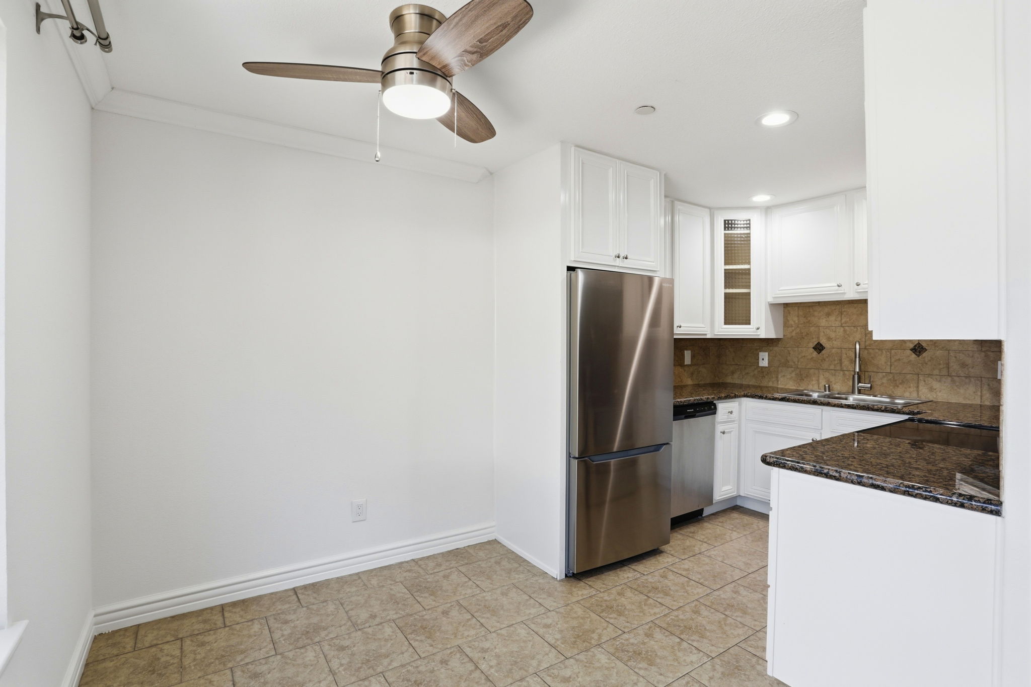 019_F8_2600 Cortez Dr 6102