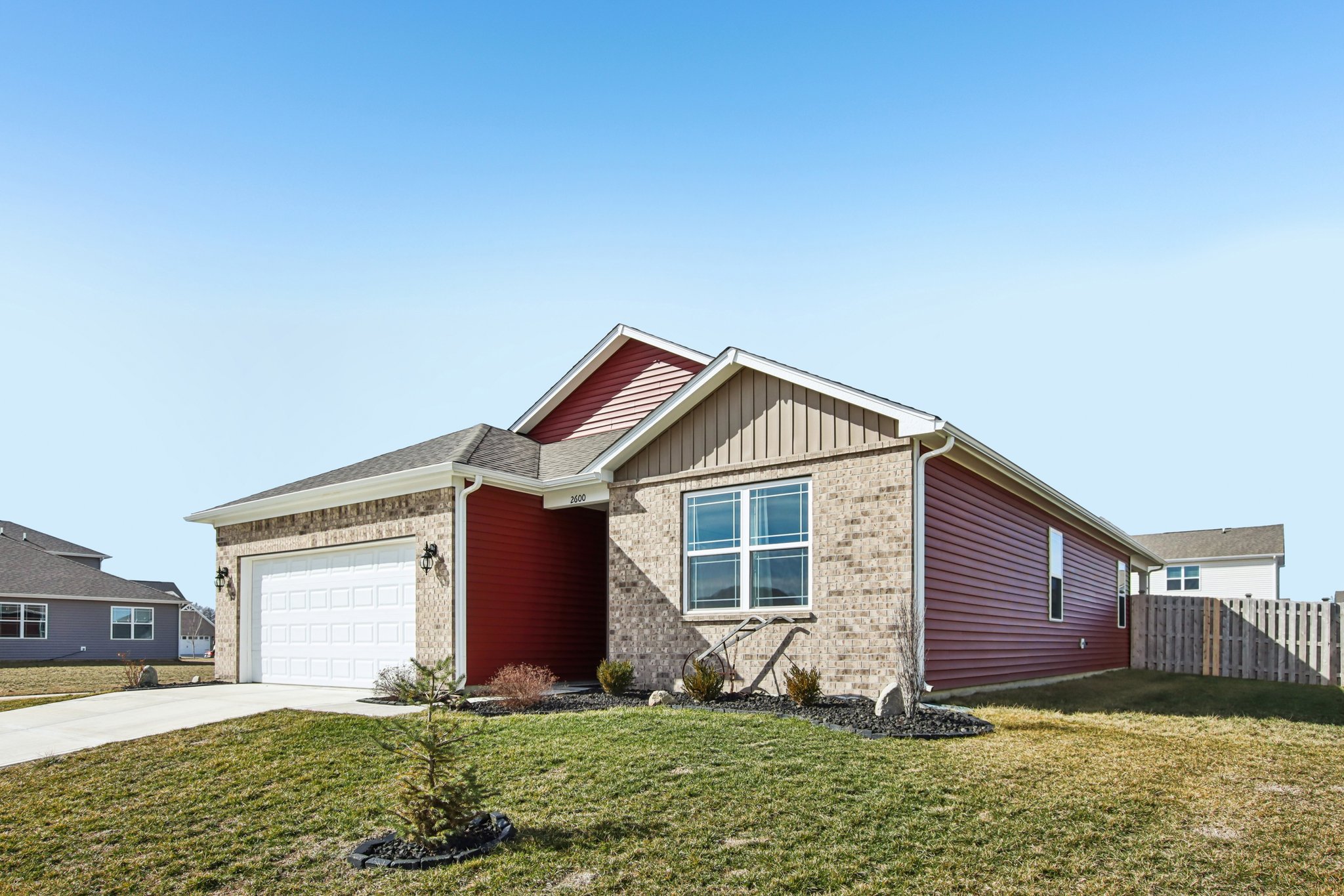 Redding Dr-S0103-003.jpg