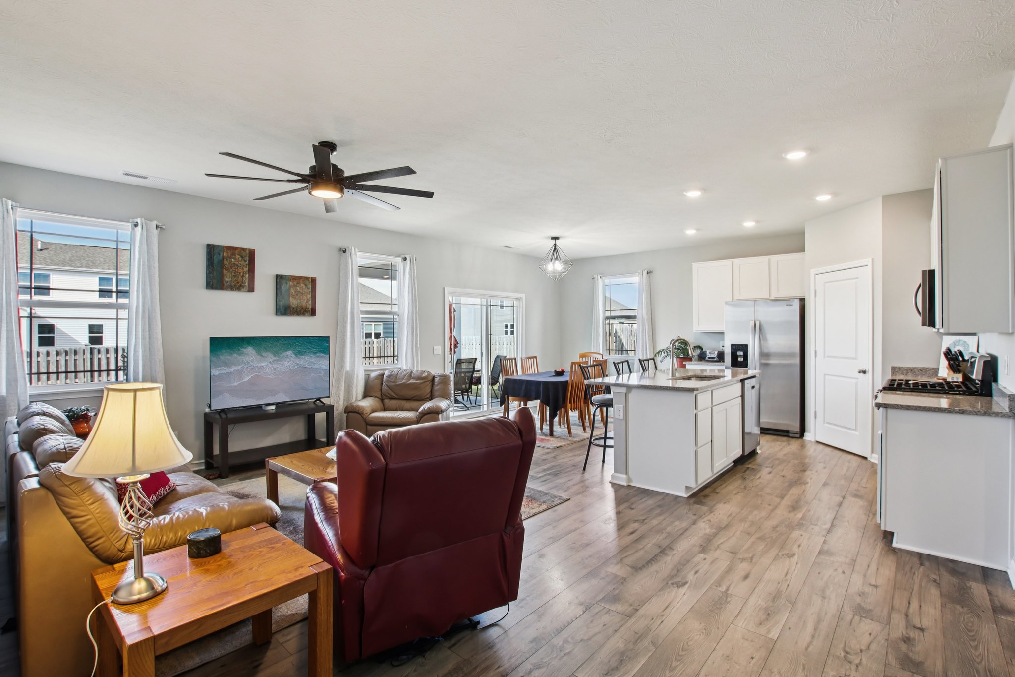 Redding Dr-S0103-008.jpg