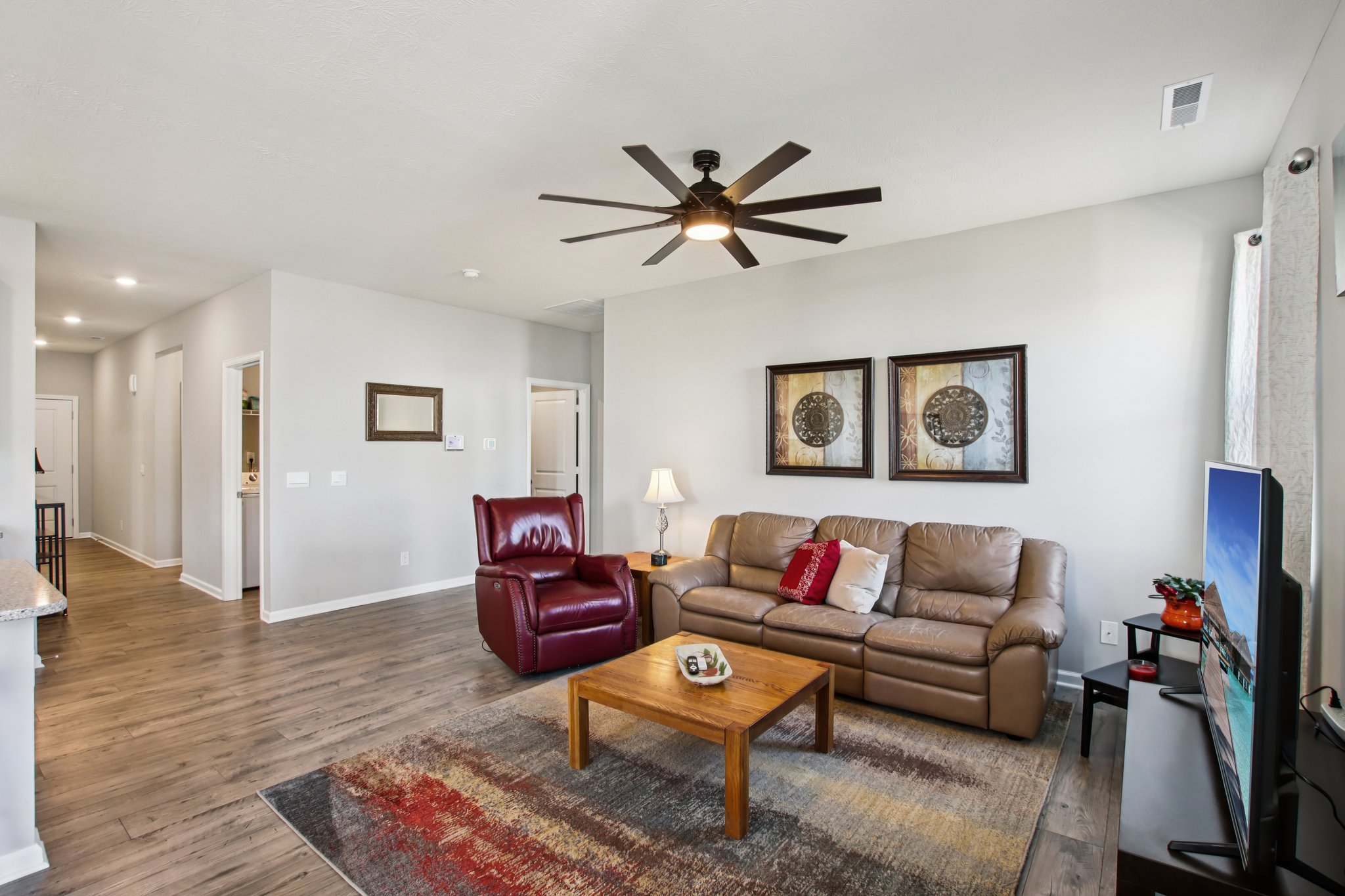 Redding Dr-S0103-010.jpg