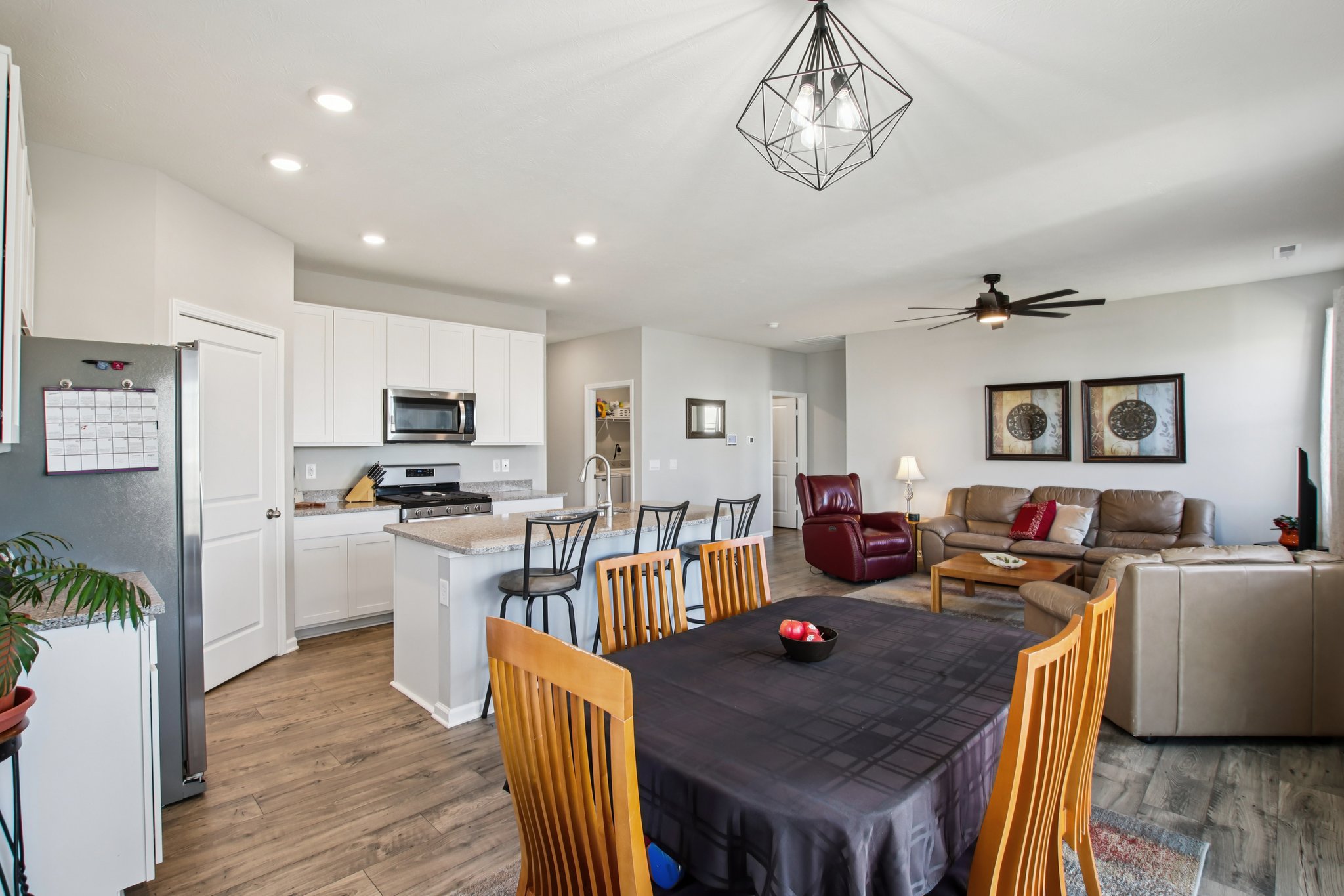 Redding Dr-S0103-012.jpg