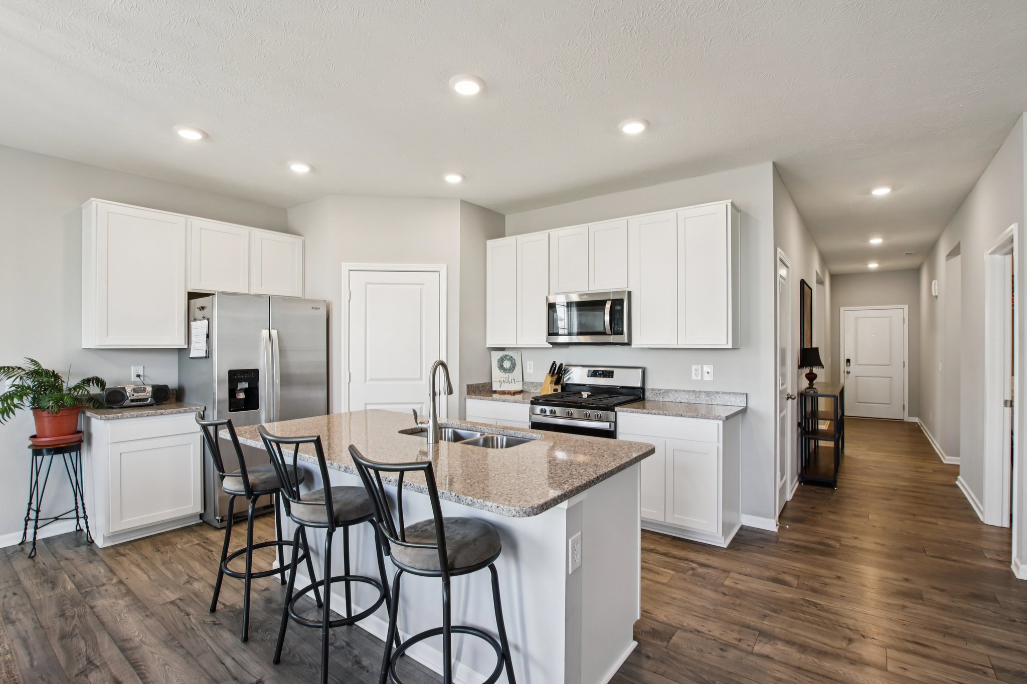 Redding Dr-S0103-013.jpg