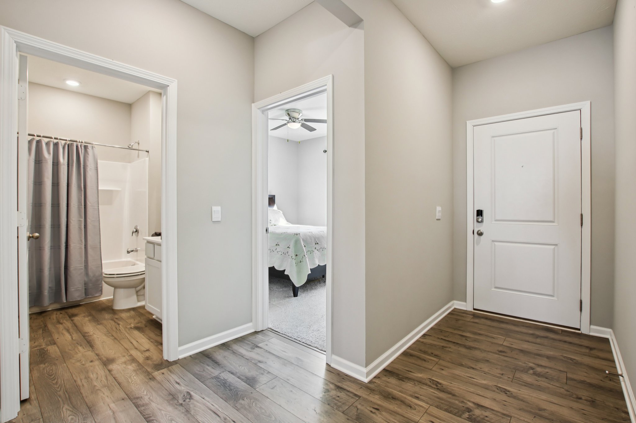 Redding Dr-S0103-017.jpg