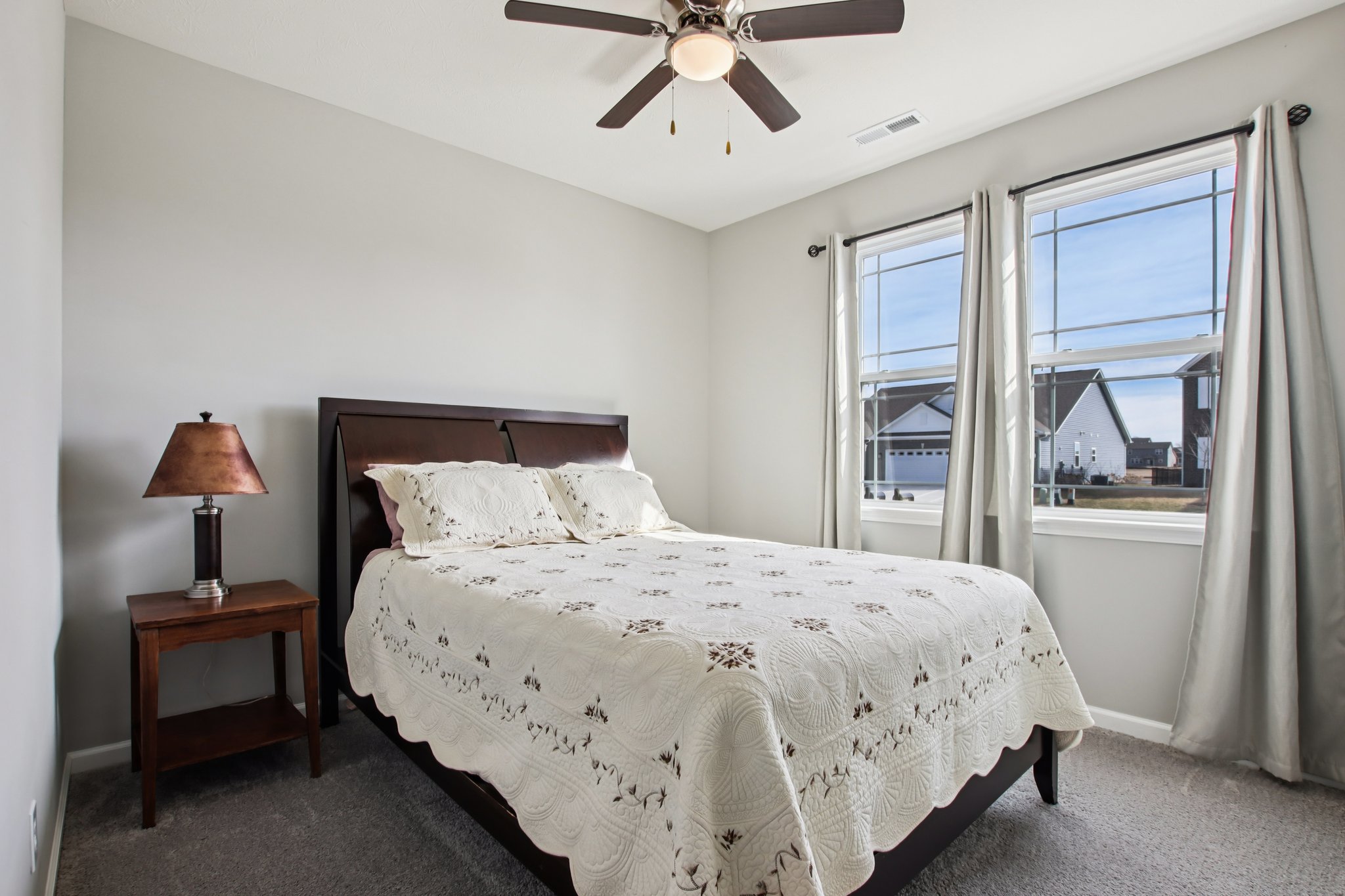 Redding Dr-S0103-018.jpg