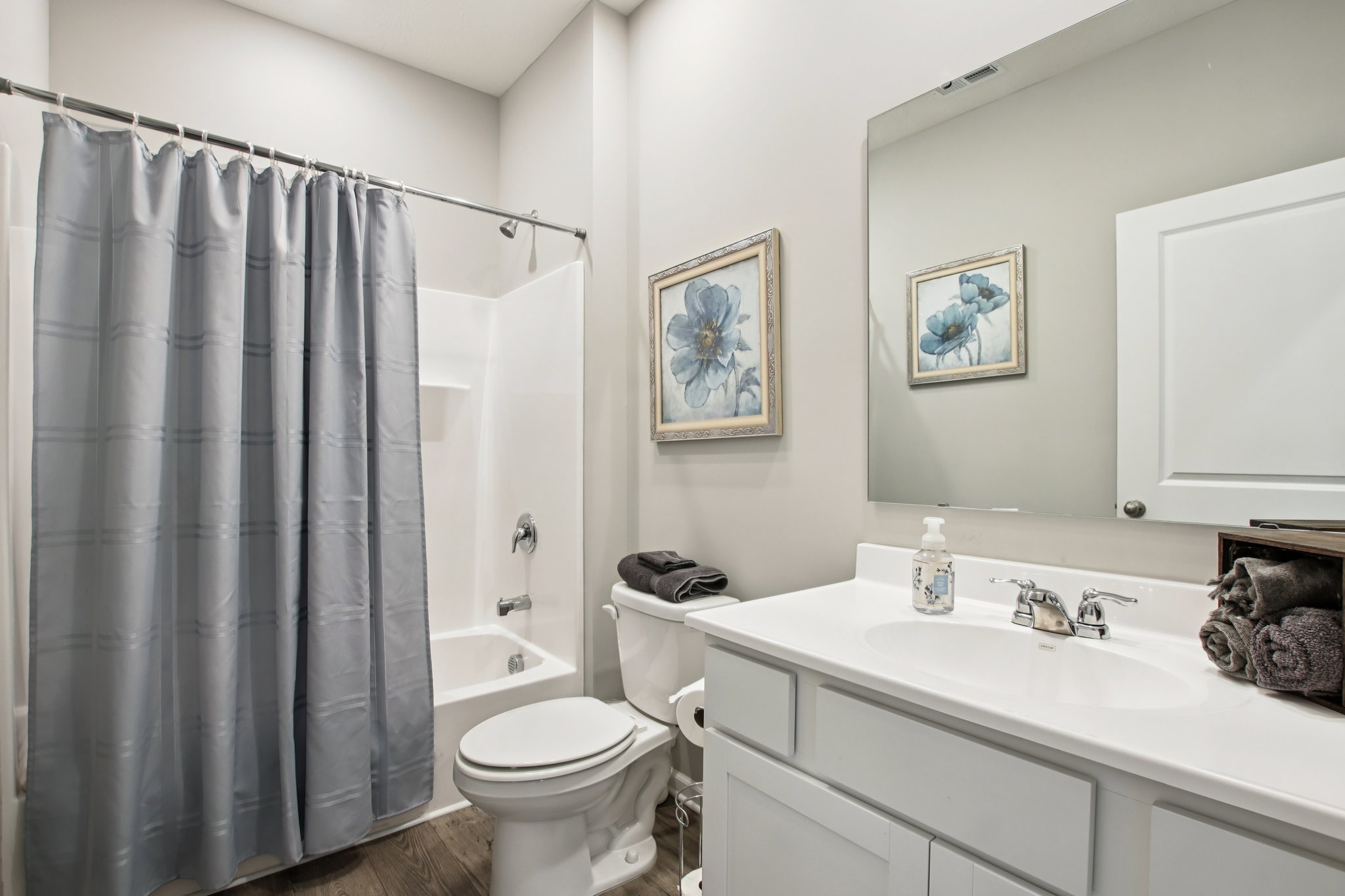 Redding Dr-S0103-020.jpg