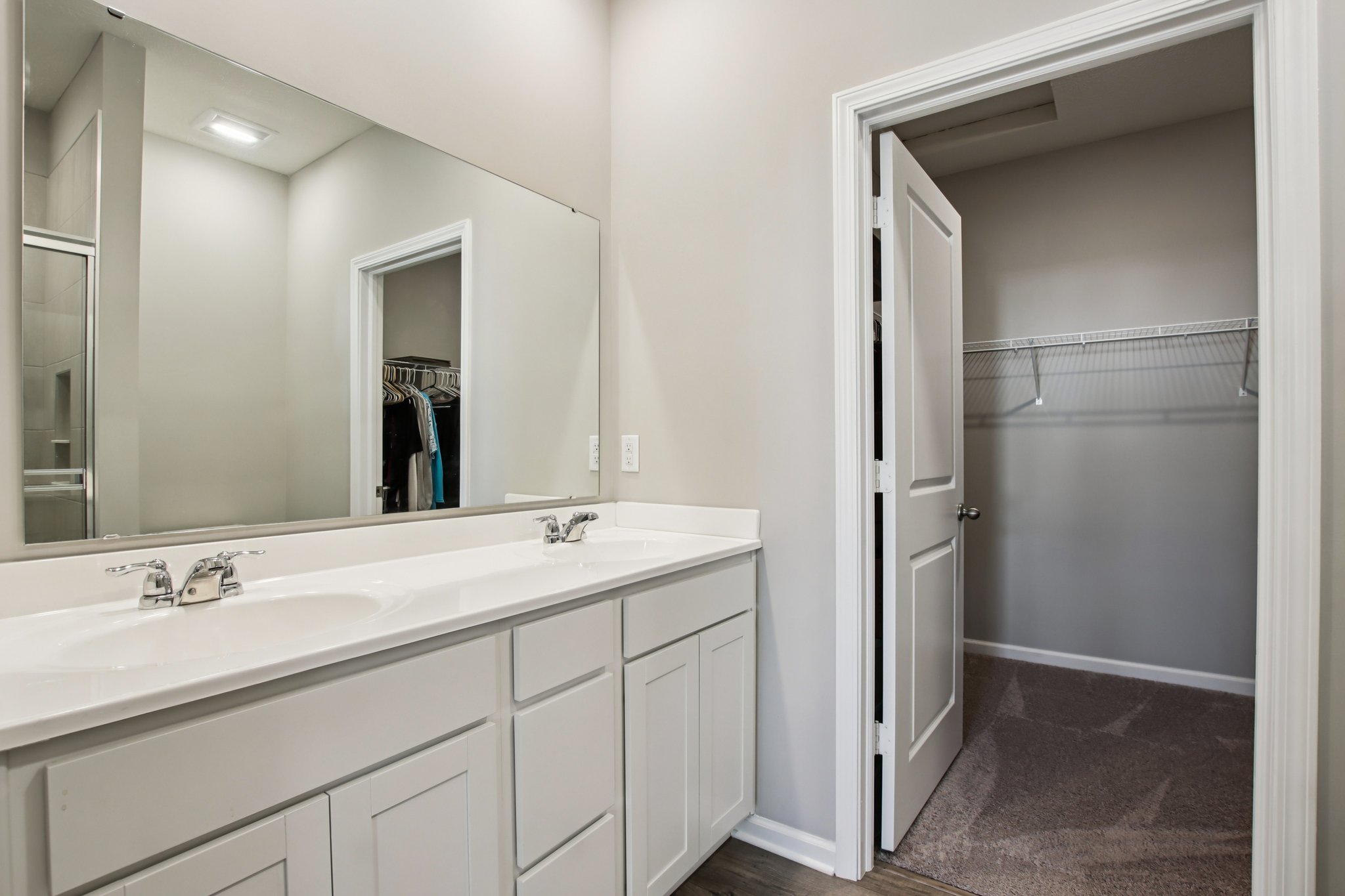 Redding Dr-S0103-027.jpg