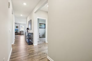 Redding Dr-S0103-006.jpg