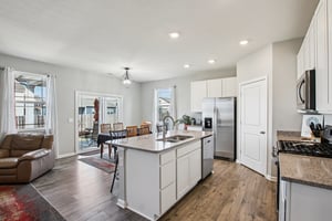 Redding Dr-S0103-007.jpg