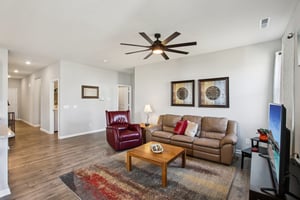 Redding Dr-S0103-010.jpg